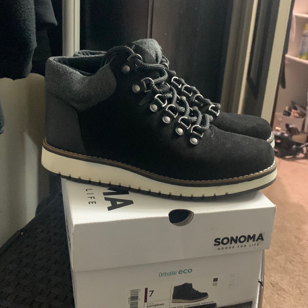 Selling these Sonoma boots perfect for winter time! Size 7